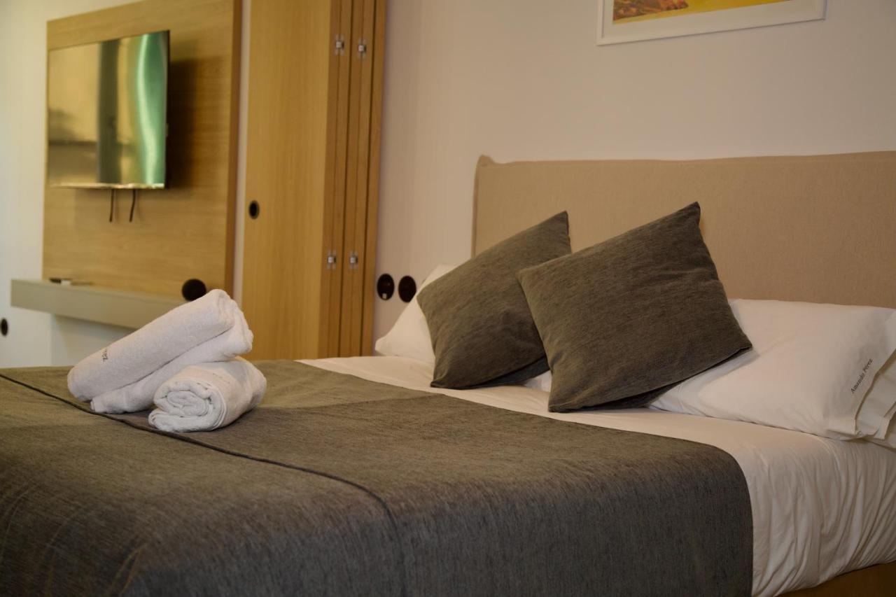 Suite 102 - 1 Bedroom Suite In Amando Perez Suites Ribadeo Exterior foto